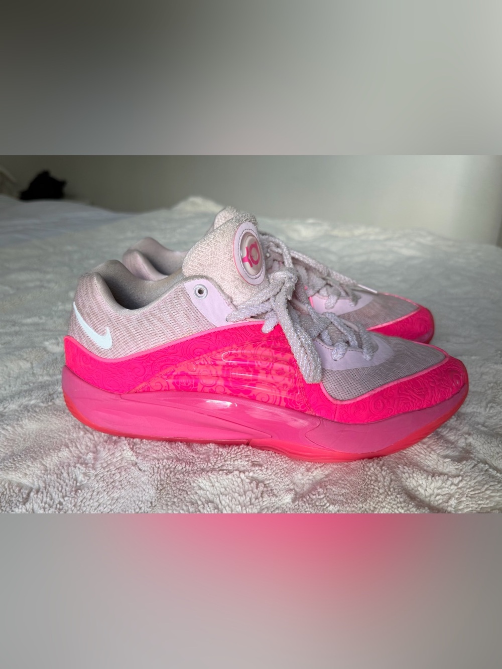 Nike Mens KD 15 Aunt pearl Hot Pink and Light Gray Low-Top Sneakers